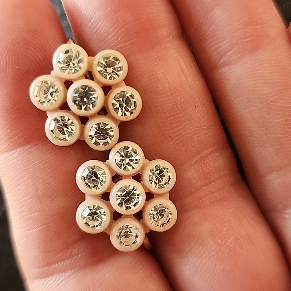 VTG Screw-Back Cluster Earrings - Picture 3 of 6